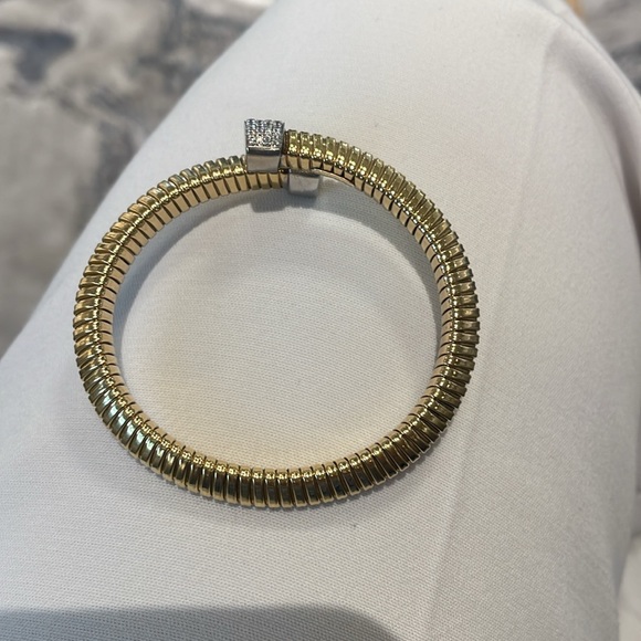 Afarin Collection Tubogas Diamond Bypass Cuff Bangle Bracelet in 18k - Picture 11 of 16